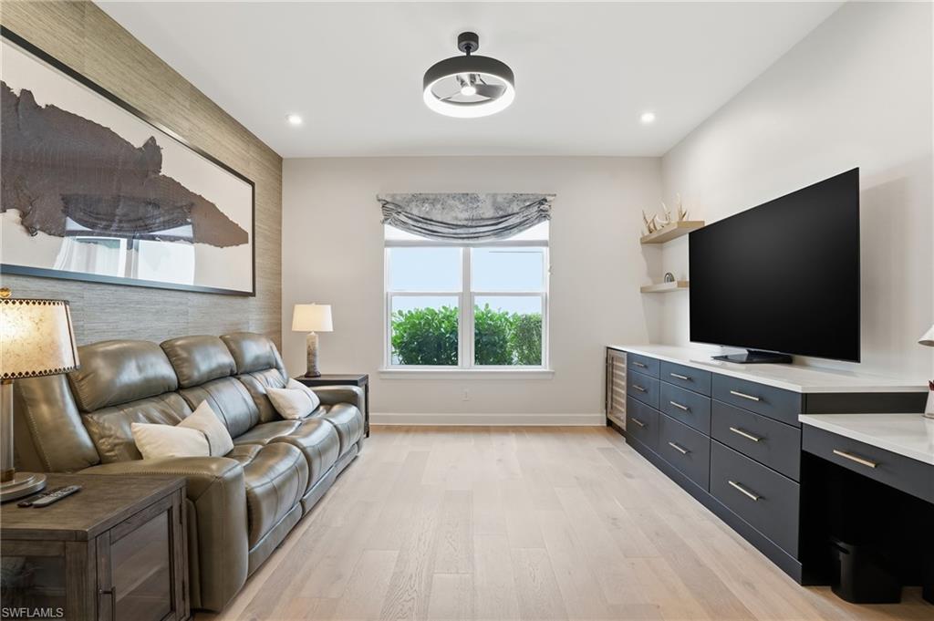 ESPLANADE LAKE CLUB - Residential