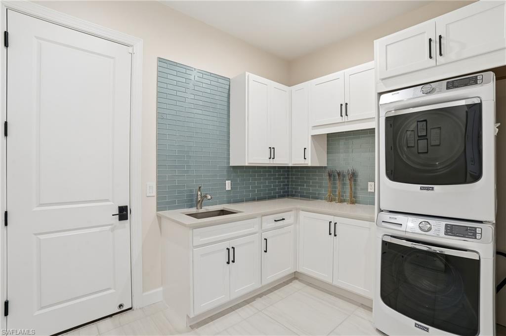 ESPLANADE LAKE CLUB - Residential