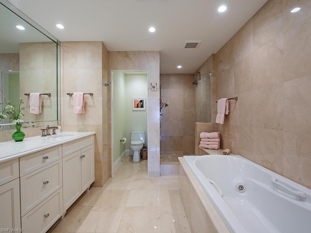 VENETIAN VILLAS - Residential