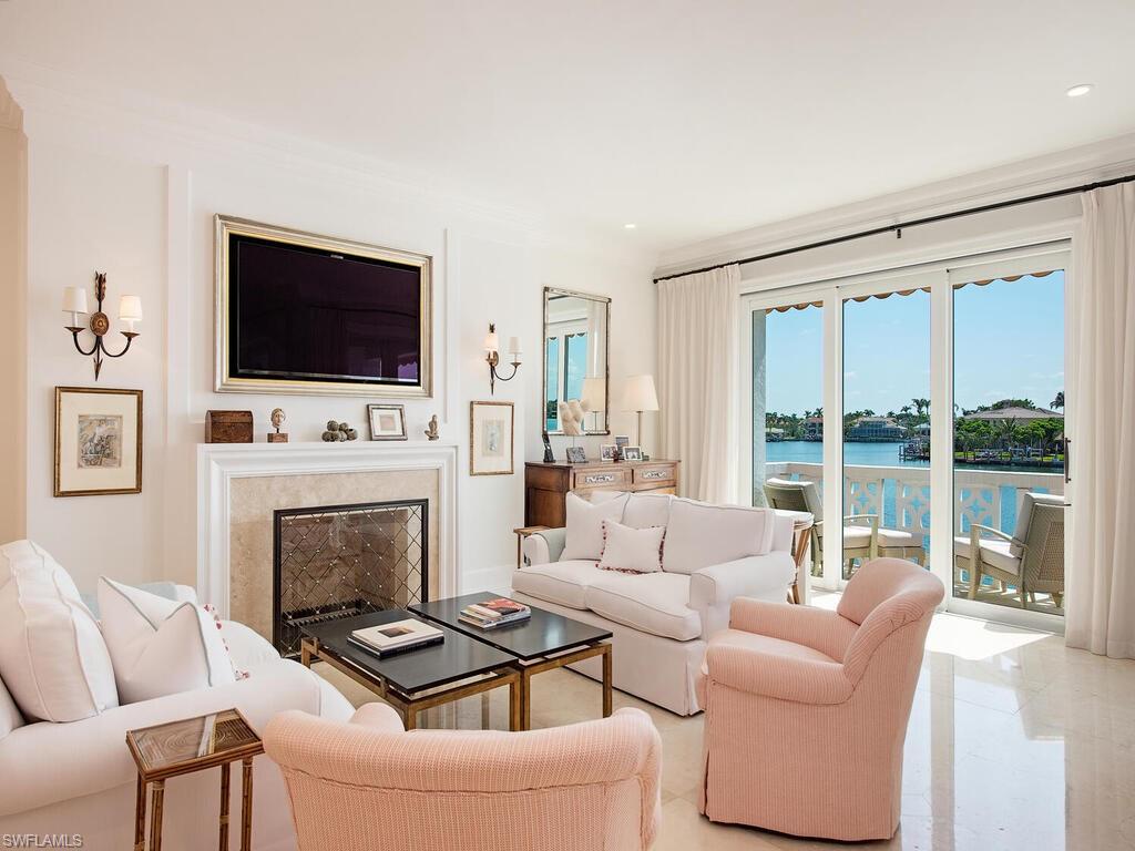 VENETIAN VILLAS - Residential