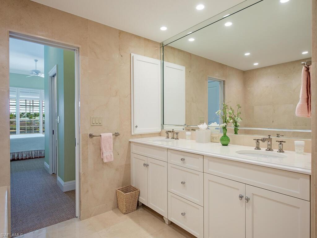 VENETIAN VILLAS - Residential