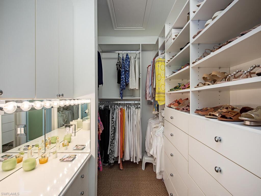 VENETIAN VILLAS - Residential