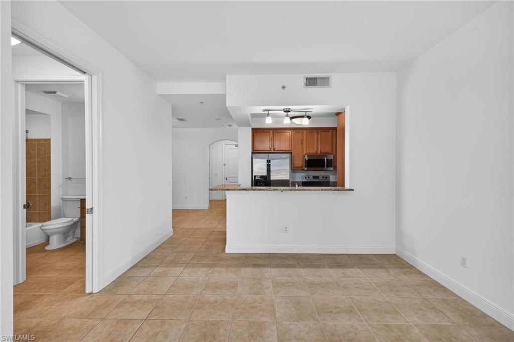 THE RESIDENCES AT COCONUT POINT - Residential Lease