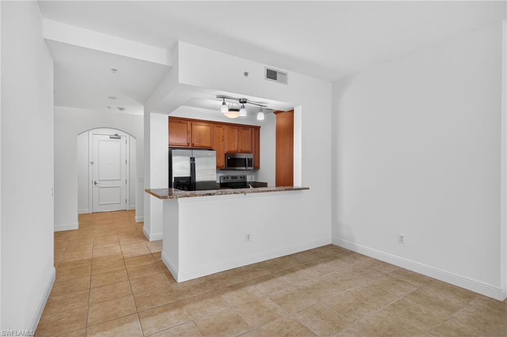 THE RESIDENCES AT COCONUT POINT - Residential Lease