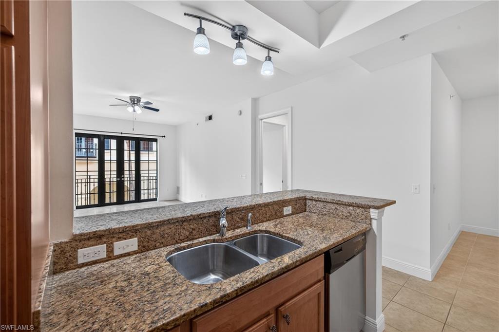 THE RESIDENCES AT COCONUT POINT - Residential Lease