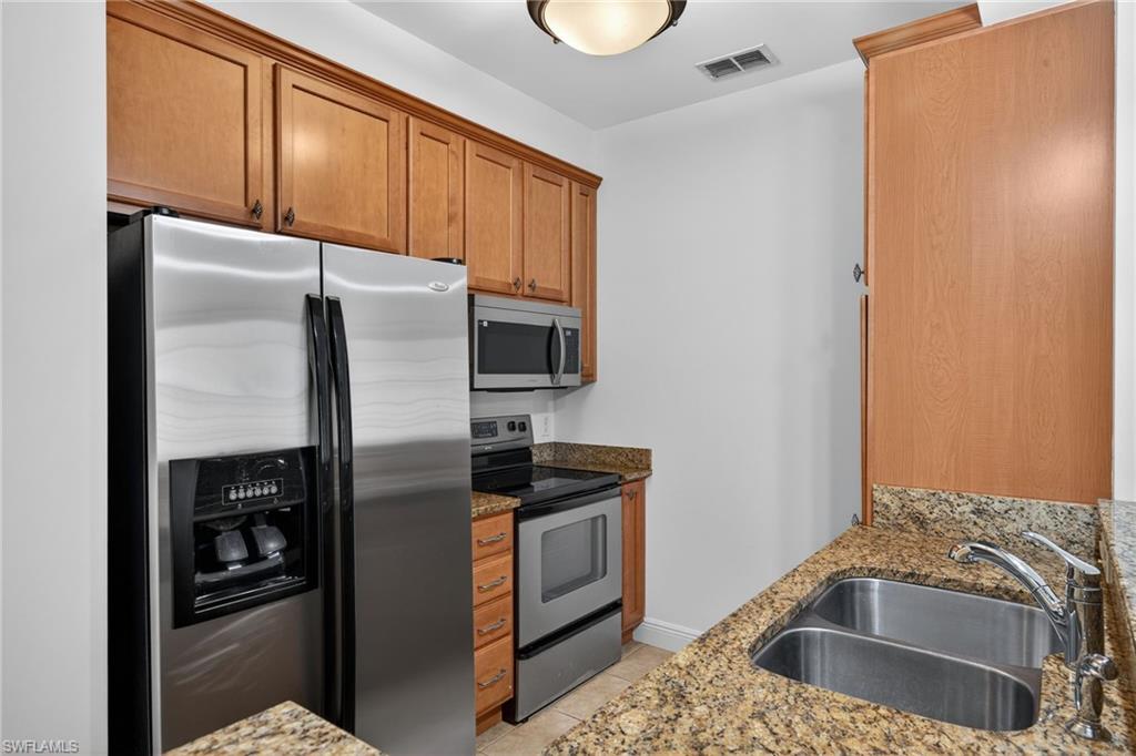 THE RESIDENCES AT COCONUT POINT - Residential Lease