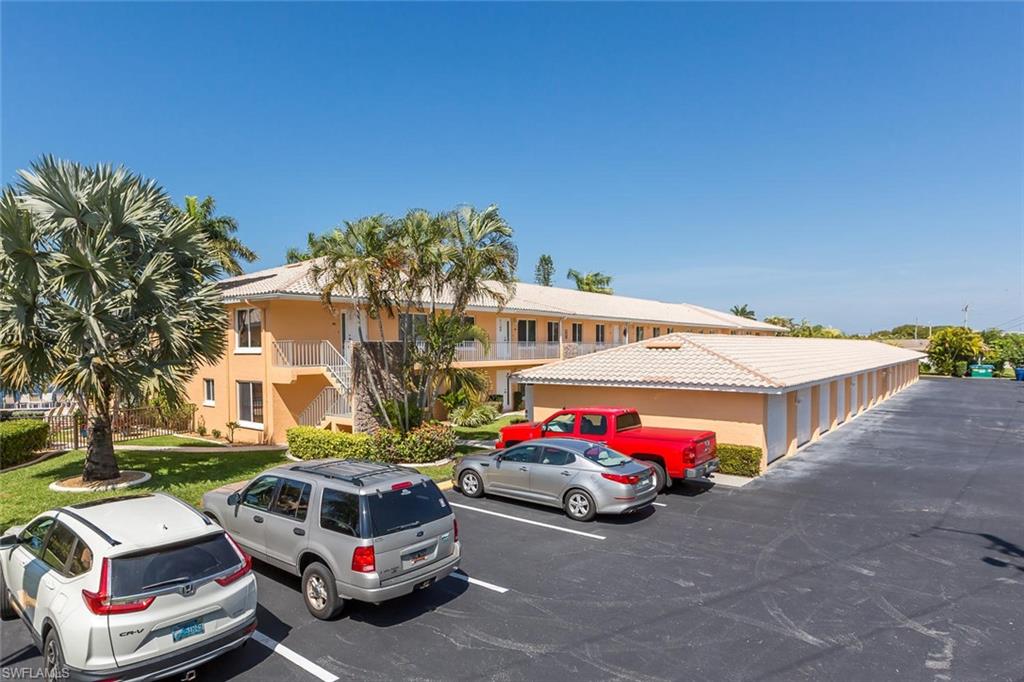 DIPLOMAT CONDO - Residential