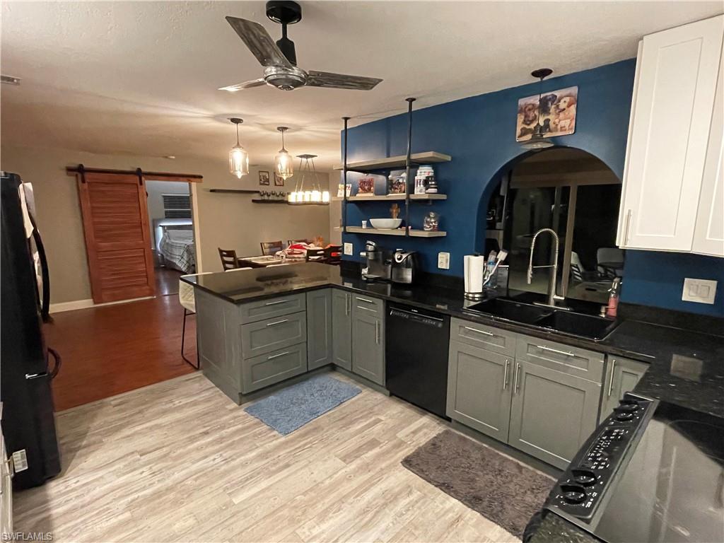 SAN CARLOS PARK - Residential