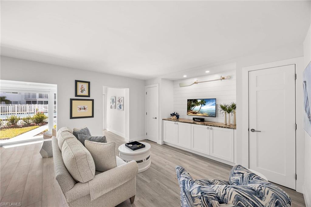 HARBOUR LIGHTS - Residential