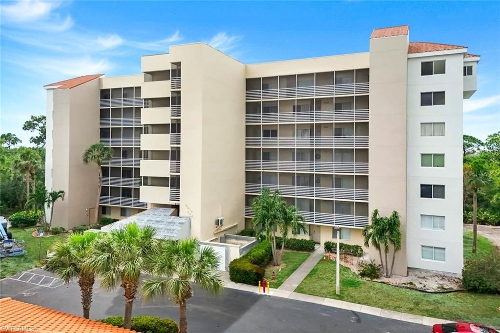 Photo of 15171 Cedarwood LN #3105, NAPLES, FL 34110 (MLS # 226016114)