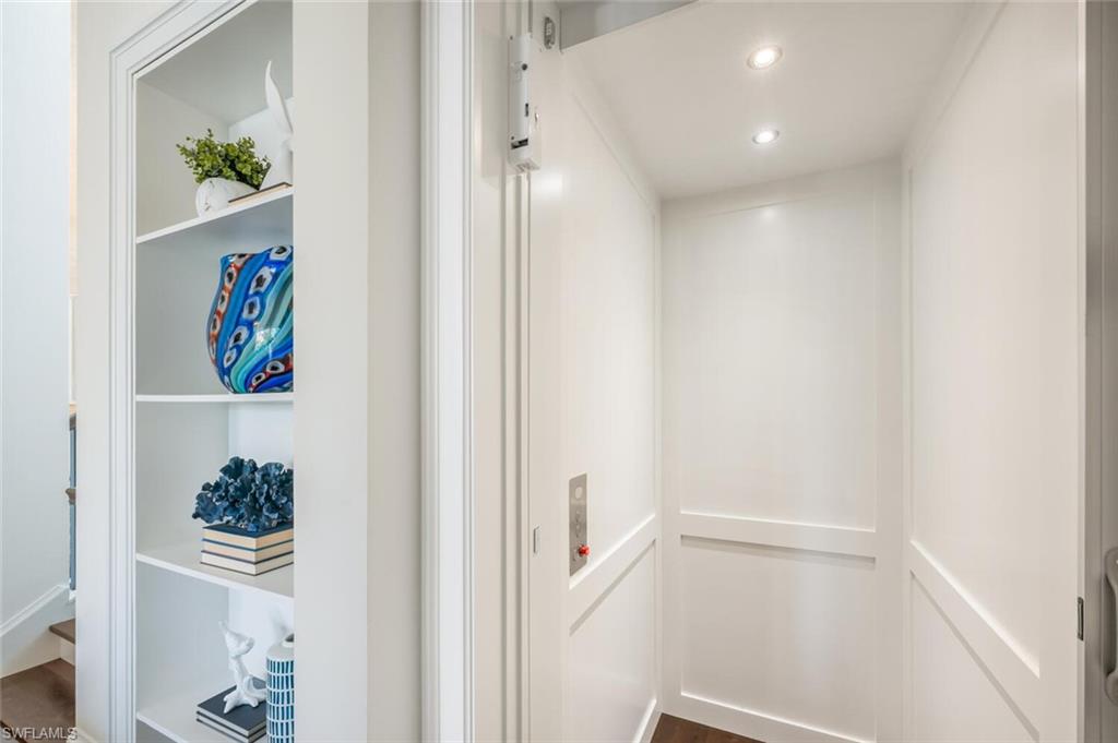 PARK SHORE - Residential