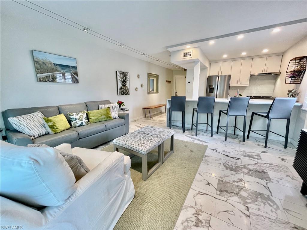 TENNIS VILLAS - Residential