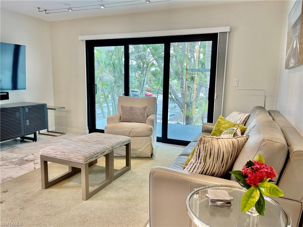 TENNIS VILLAS - Residential