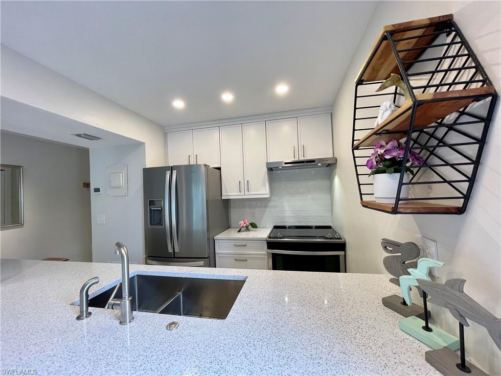 TENNIS VILLAS - Residential