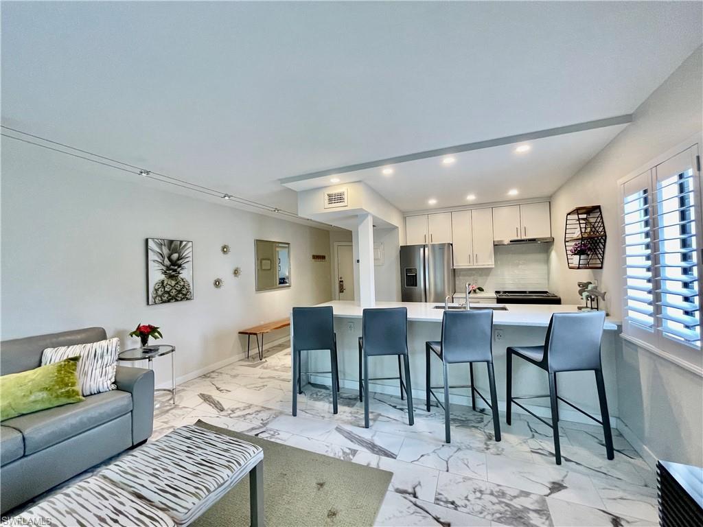 TENNIS VILLAS - Residential