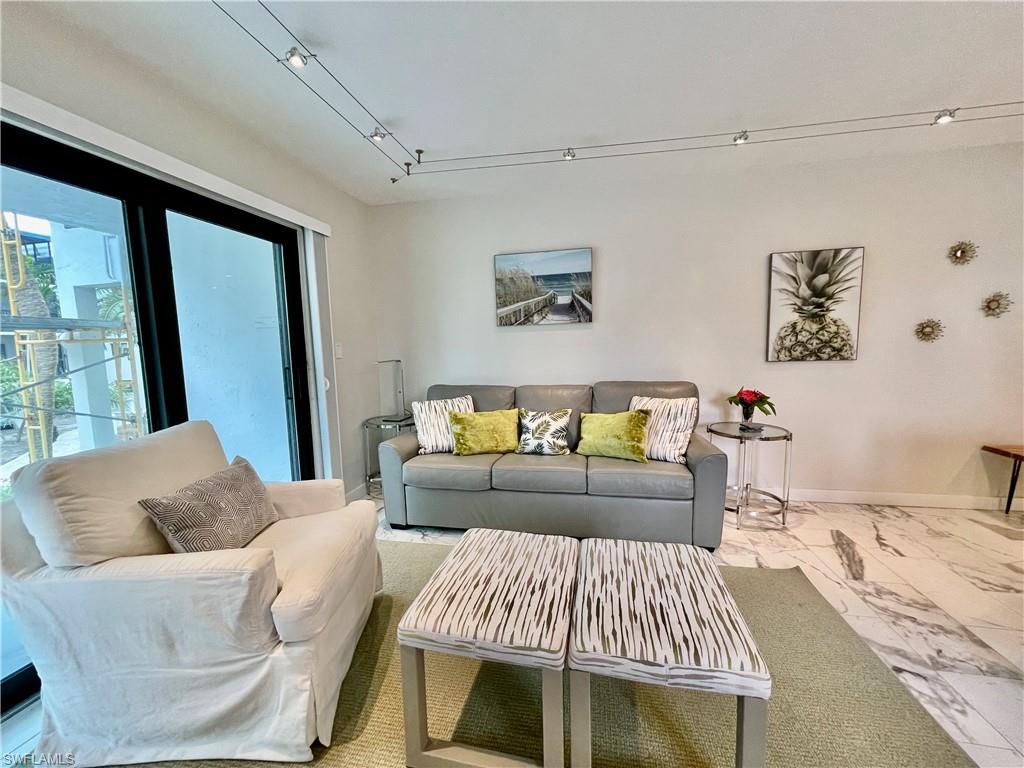 TENNIS VILLAS - Residential