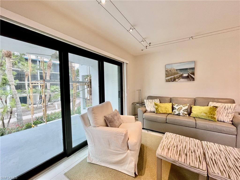 TENNIS VILLAS - Residential