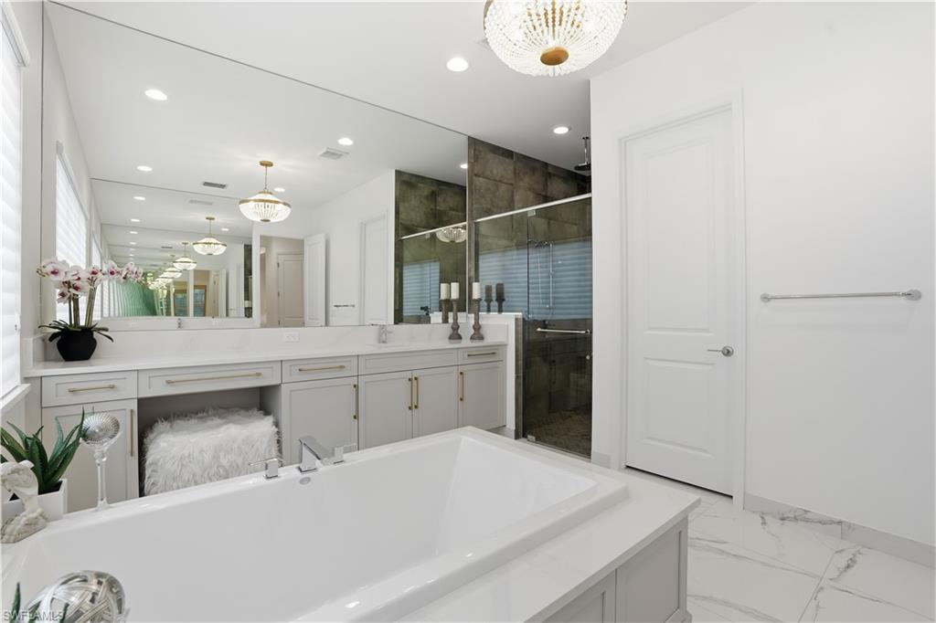 VALENCIA TRAILS - Residential