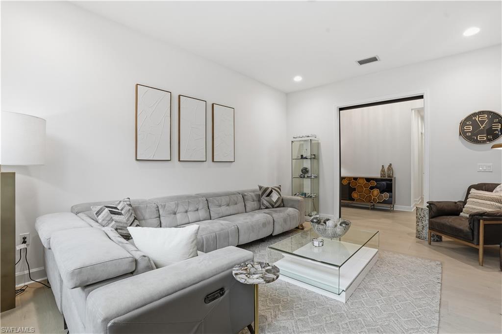 VALENCIA TRAILS - Residential