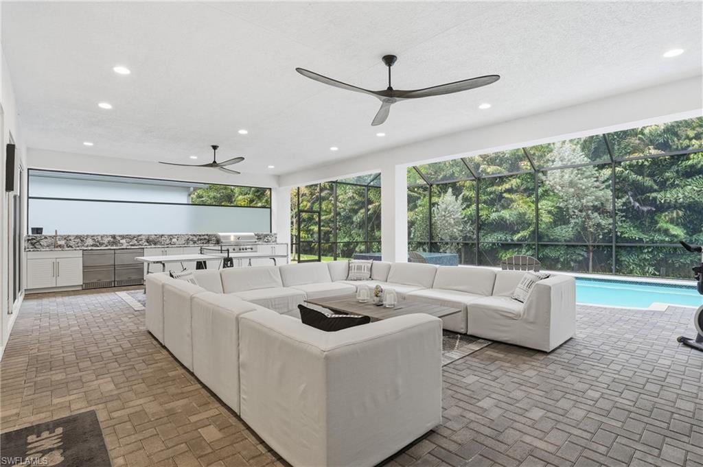 VALENCIA TRAILS - Residential