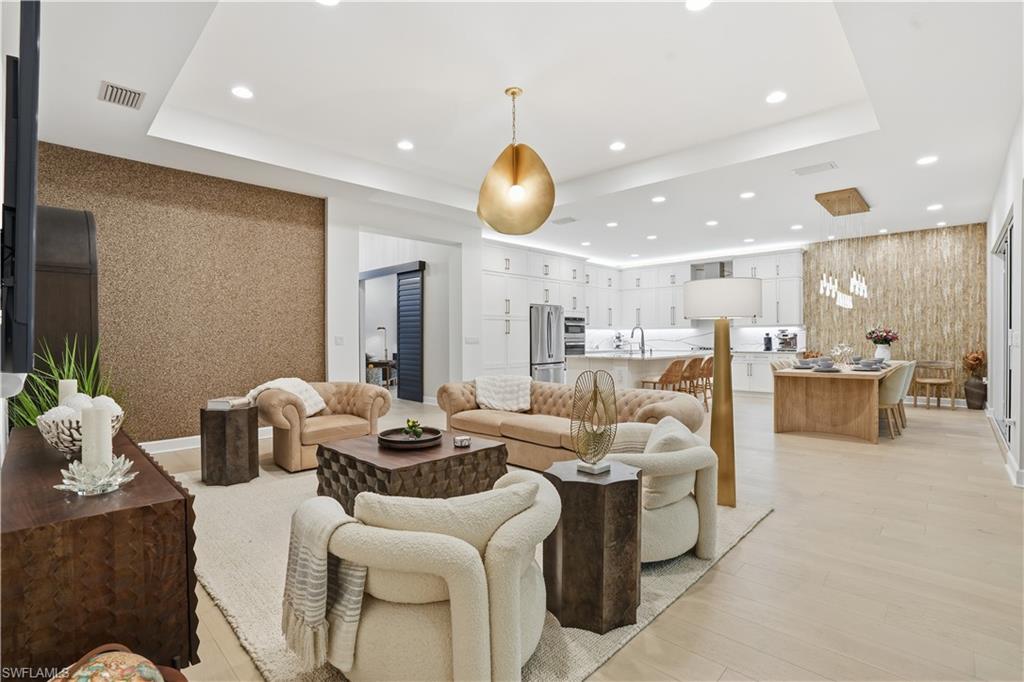 VALENCIA TRAILS - Residential