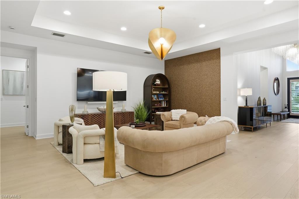 VALENCIA TRAILS - Residential