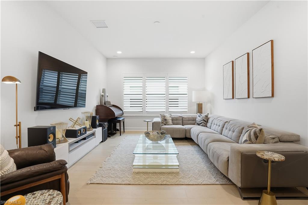 VALENCIA TRAILS - Residential