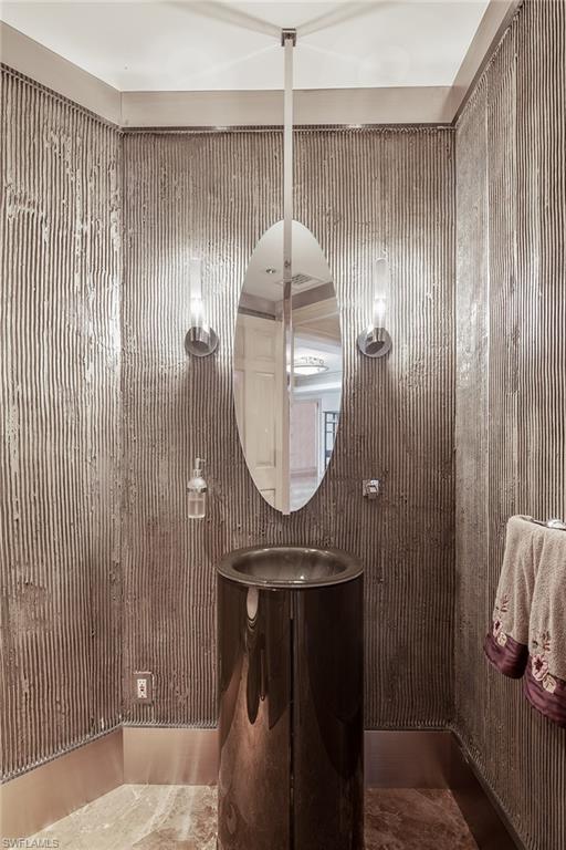 WINDSOR AT BAY COLONY - Residential