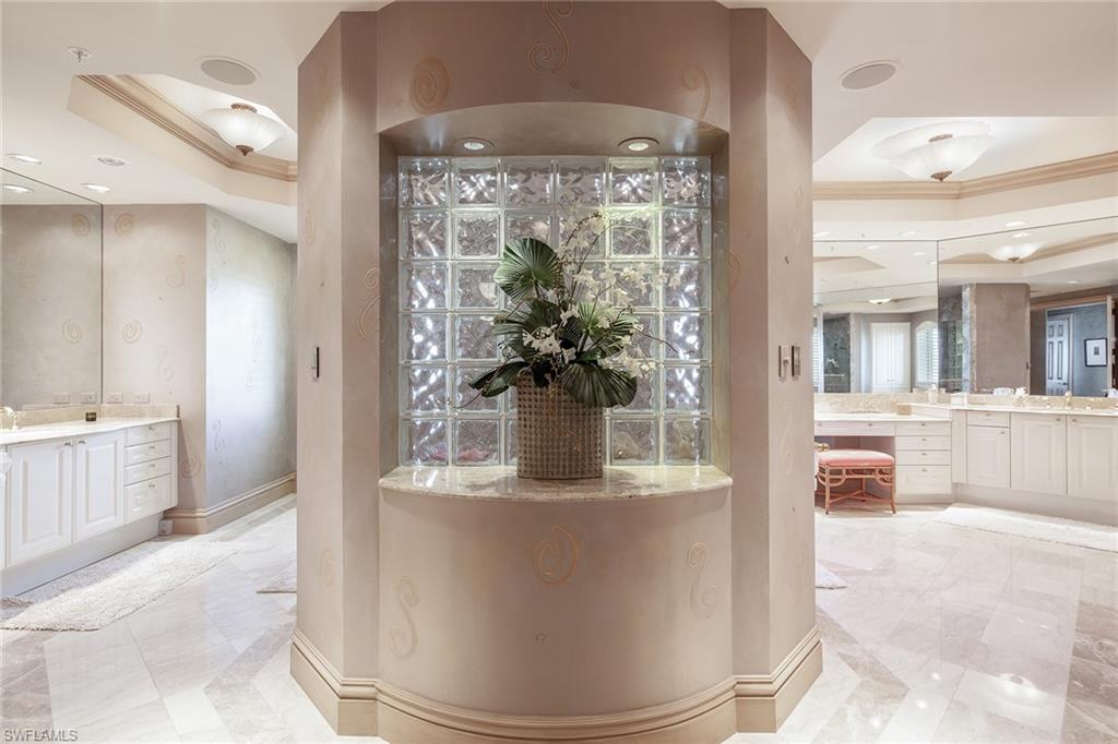 WINDSOR AT BAY COLONY - Residential