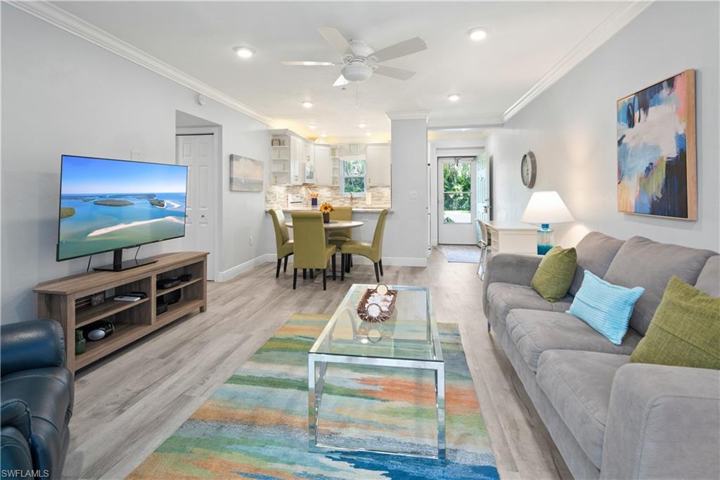 ISLAND MANOR APTS - Residential