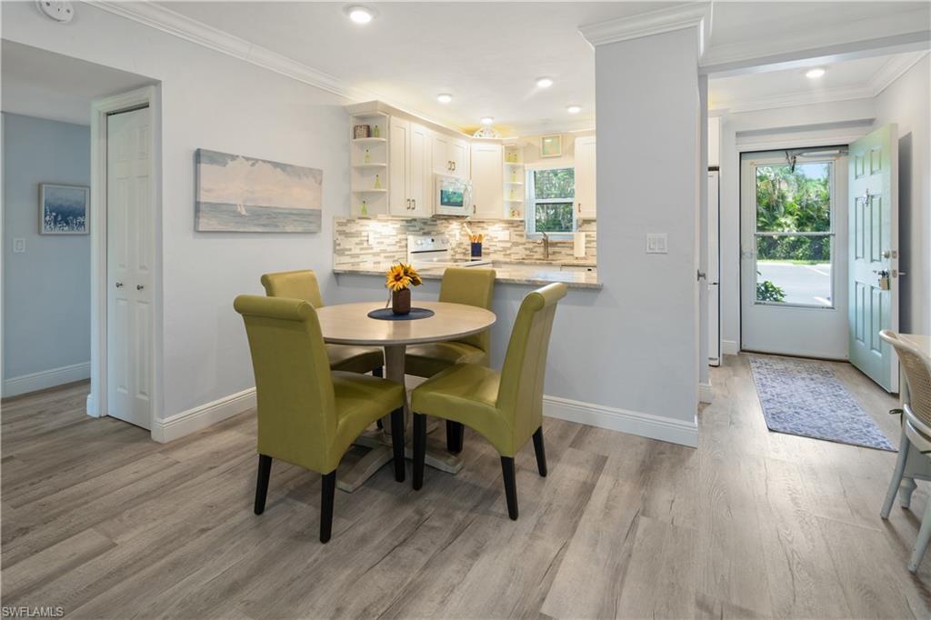 ISLAND MANOR APTS - Residential