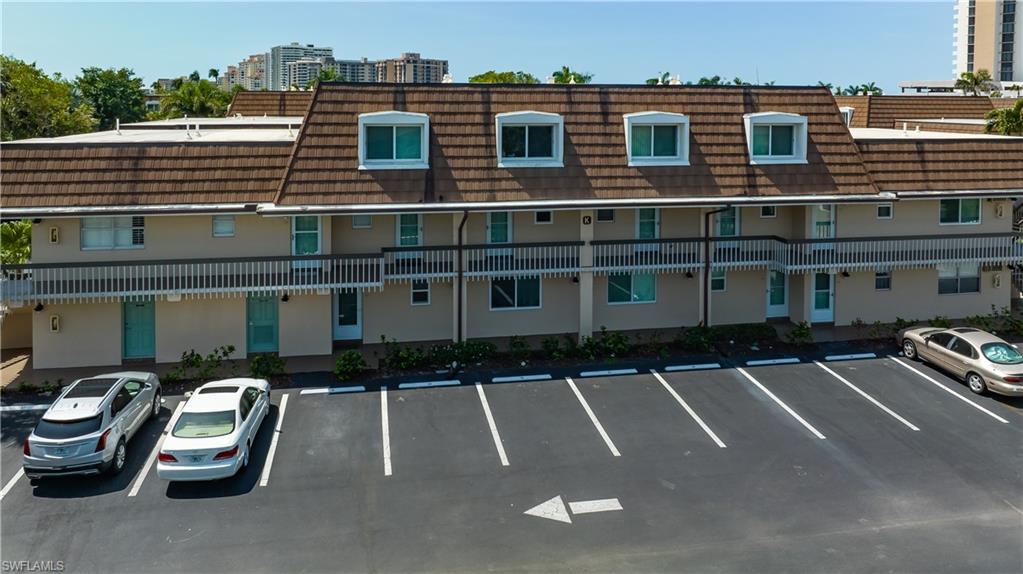 ISLAND MANOR APTS - Residential