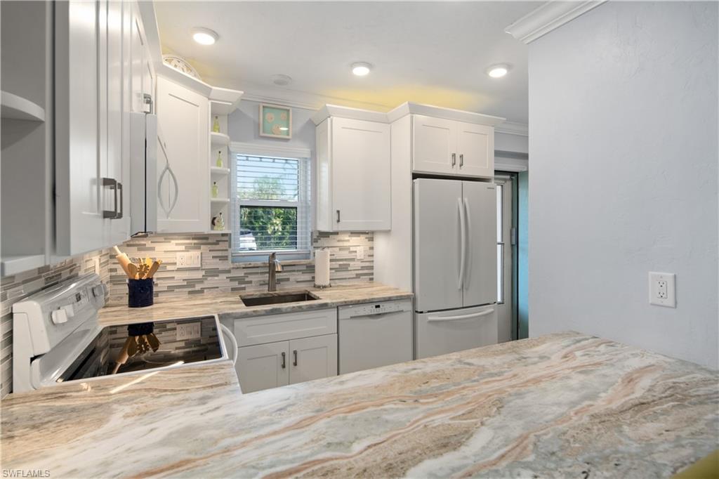 ISLAND MANOR APTS - Residential