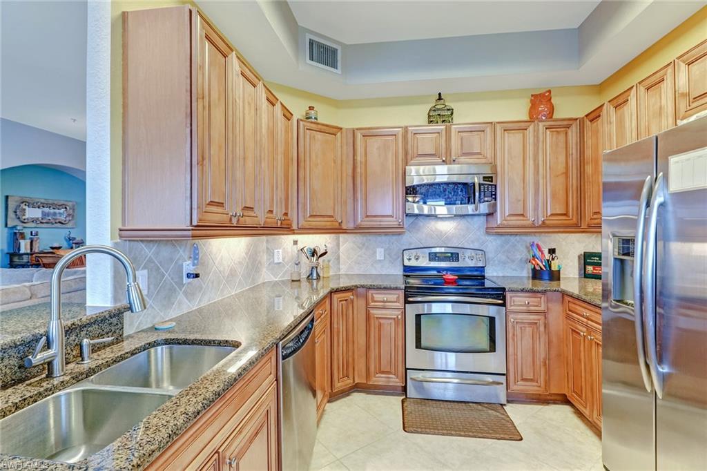 COACH HOMES AT HERITAGE BAY - Residential