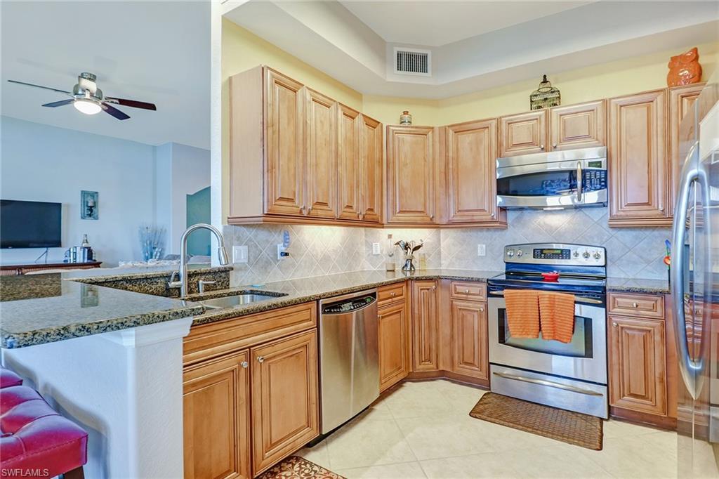 COACH HOMES AT HERITAGE BAY - Residential