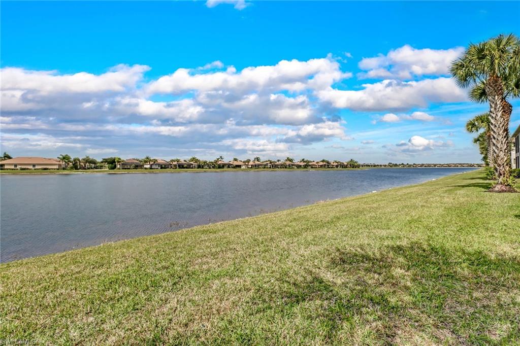 COACH HOMES AT HERITAGE BAY - Residential