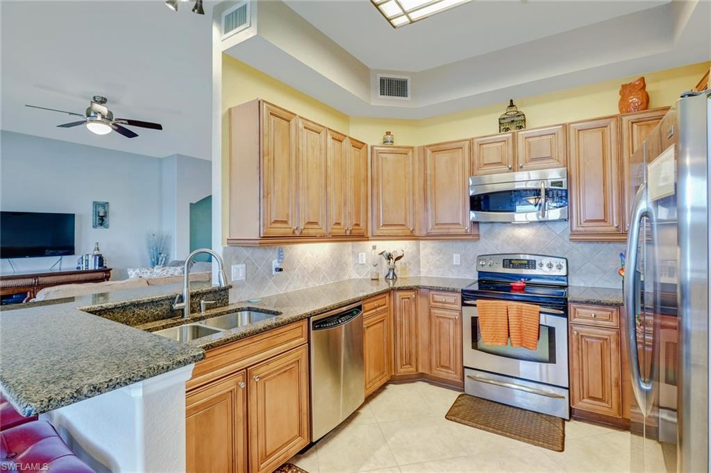 COACH HOMES AT HERITAGE BAY - Residential