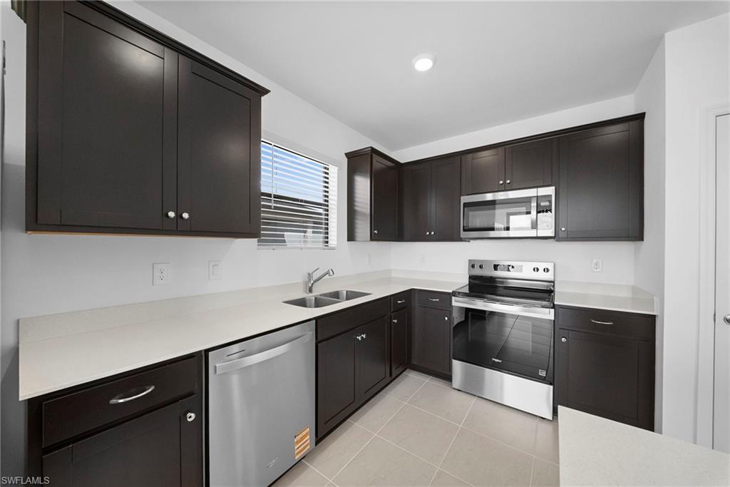 WHISPERING LAKES - Residential Lease