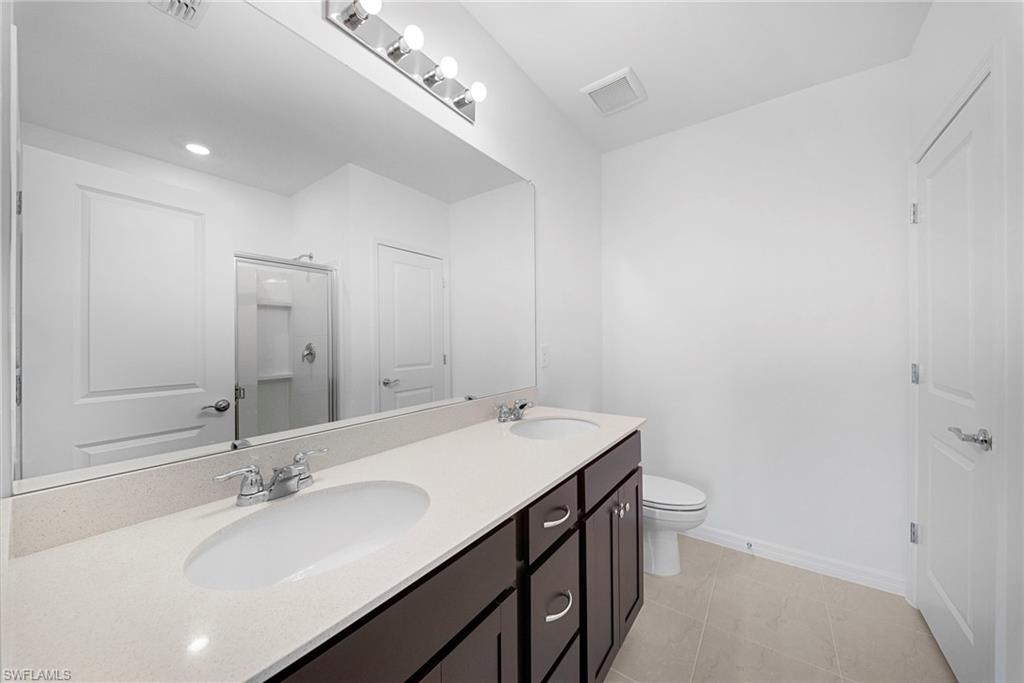 WHISPERING LAKES - Residential Lease