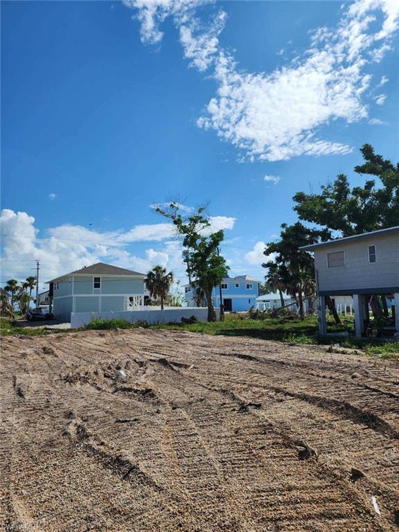 LAGUNA SHORES - Land