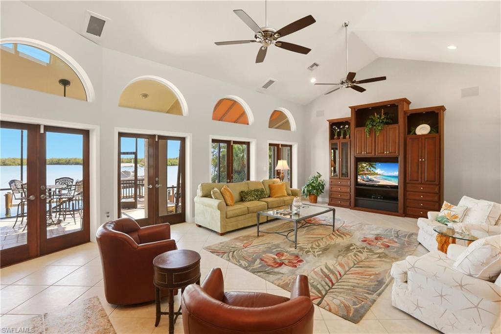 CAROLANDS - Residential