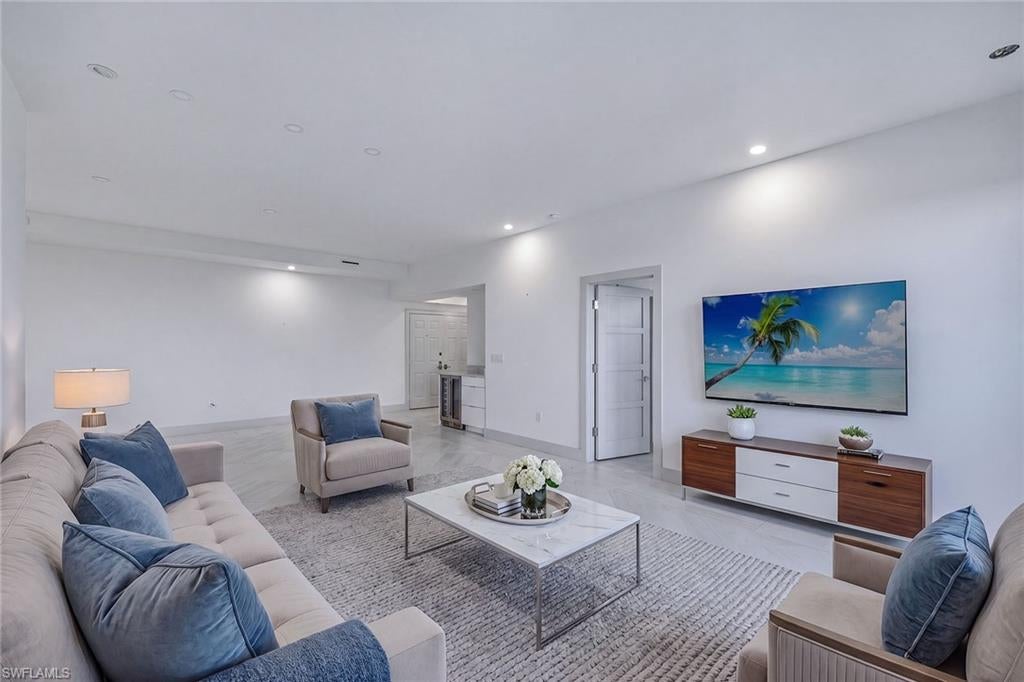6075 Pelican Bay BLVD PHC