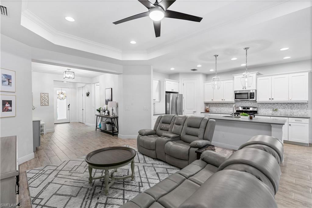 COCONUT COVE - Residential