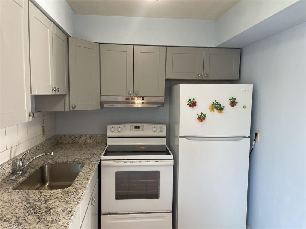 PINE MANOR - Residential