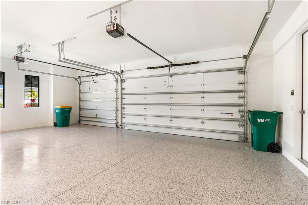 CAYMAS - Residential Lease