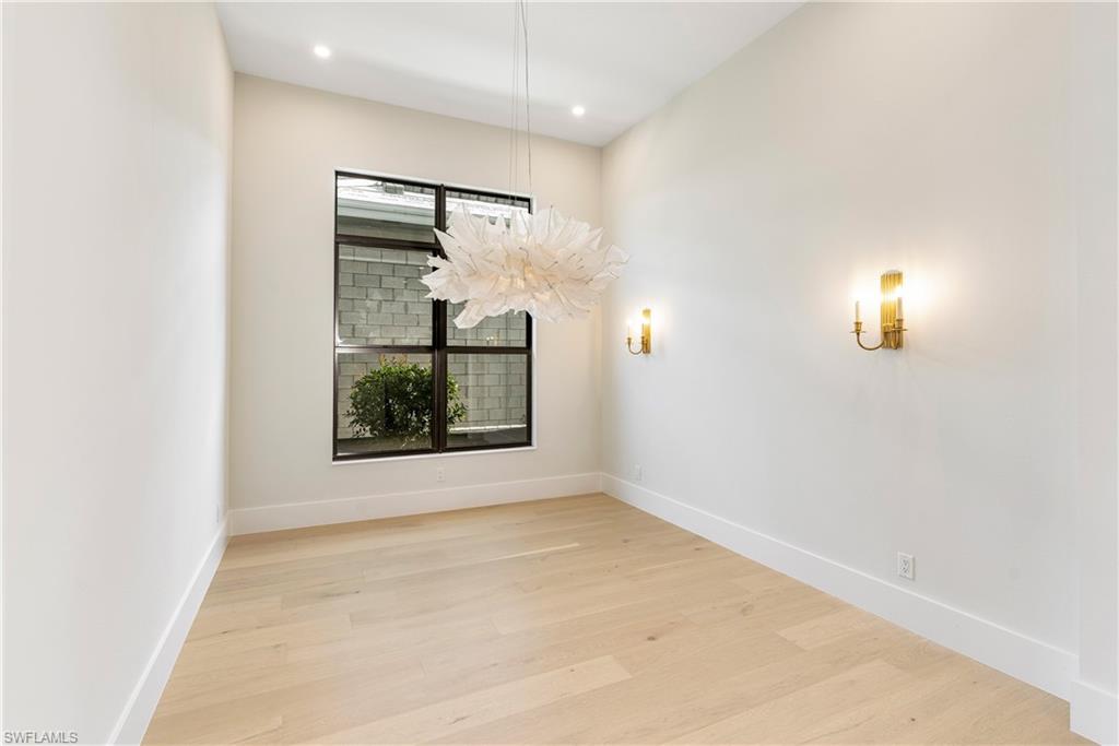 CAYMAS - Residential Lease