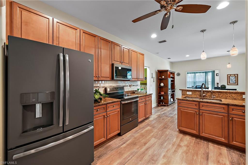 COLONIAL POINTE - Residential