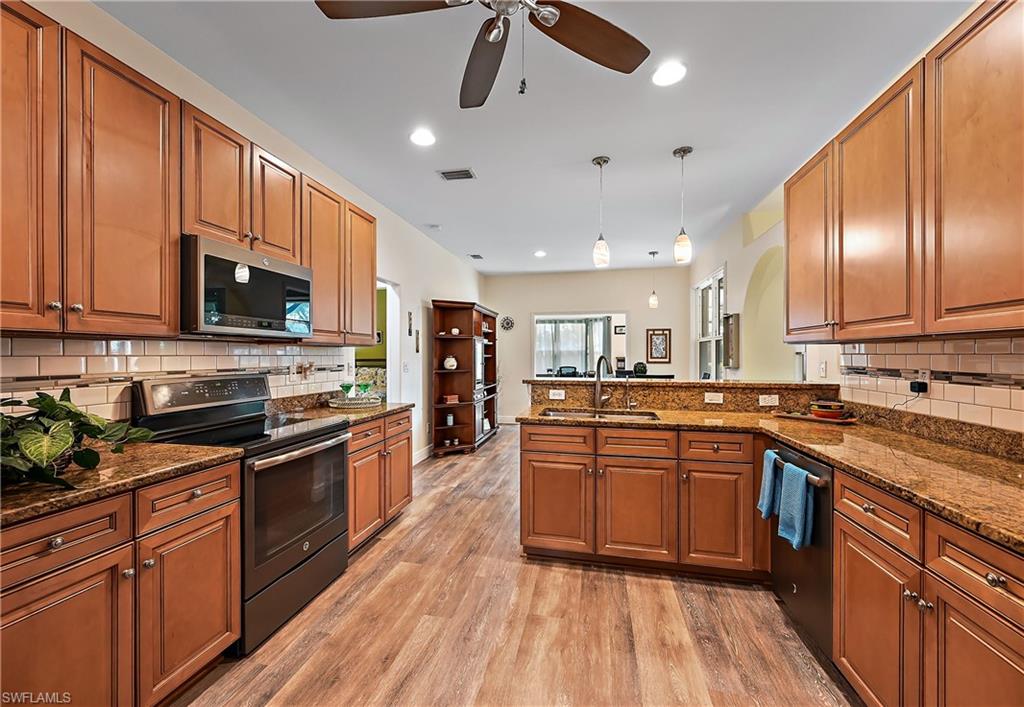 COLONIAL POINTE - Residential