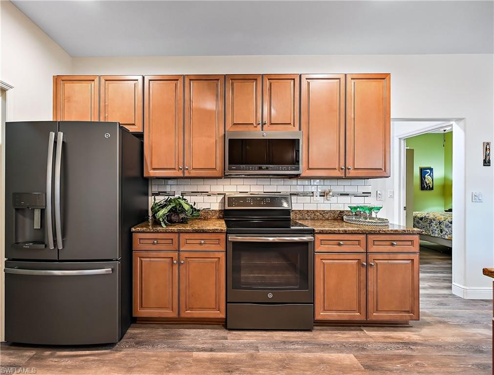 COLONIAL POINTE - Residential