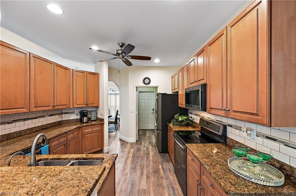 COLONIAL POINTE - Residential